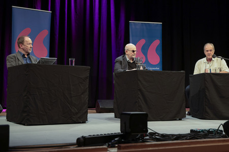 Ulrich Noethen und Salman Rushdie auf der lit.Cologne 2026