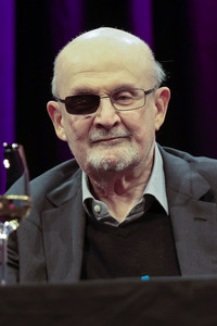 Ulrich Noethen und Salman Rushdie auf der lit.Cologne 2026