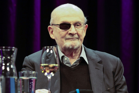 Ulrich Noethen und Salman Rushdie auf der lit.Cologne 2026