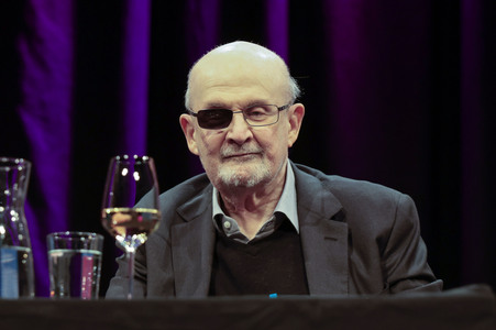 Ulrich Noethen und Salman Rushdie auf der lit.Cologne 2026