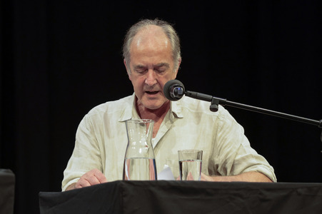 Ulrich Noethen und Salman Rushdie auf der lit.Cologne 2026