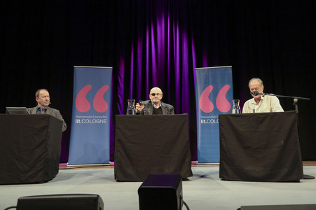 Ulrich Noethen und Salman Rushdie auf der lit.Cologne 2026