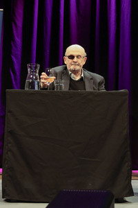 Ulrich Noethen und Salman Rushdie auf der lit.Cologne 2026