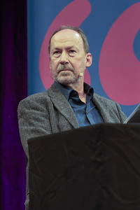 Ulrich Noethen und Salman Rushdie auf der lit.Cologne 2026