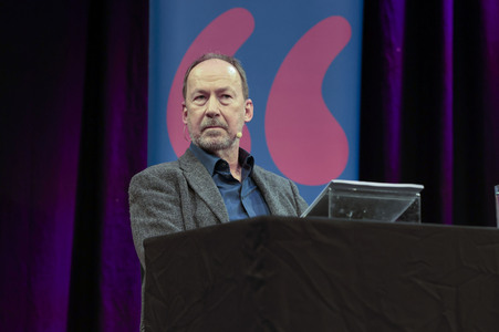 Ulrich Noethen und Salman Rushdie auf der lit.Cologne 2026