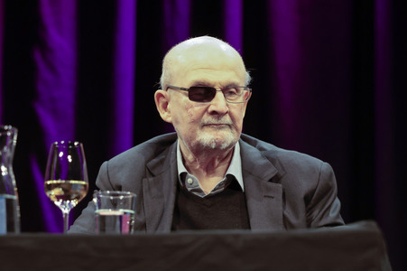Ulrich Noethen und Salman Rushdie auf der lit.Cologne 2026