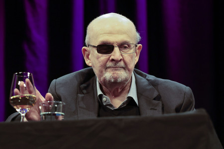 Ulrich Noethen und Salman Rushdie auf der lit.Cologne 2026