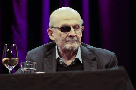 Ulrich Noethen und Salman Rushdie auf der lit.Cologne 2026