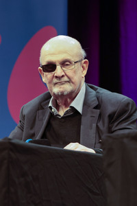 Ulrich Noethen und Salman Rushdie auf der lit.Cologne 2026