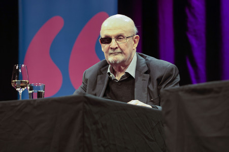Ulrich Noethen und Salman Rushdie auf der lit.Cologne 2026