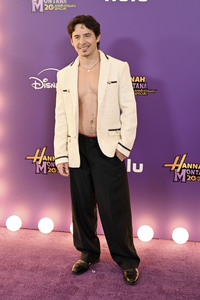 Premiere 'Hannah Montana 20th Anniversary Special' in Los Angeles