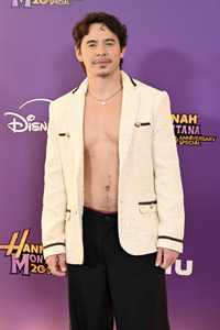 Premiere 'Hannah Montana 20th Anniversary Special' in Los Angeles