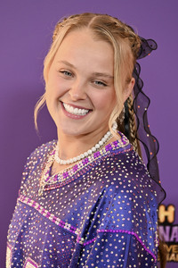 Premiere 'Hannah Montana 20th Anniversary Special' in Los Angeles