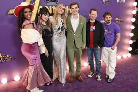 Premiere 'Hannah Montana 20th Anniversary Special' in Los Angeles