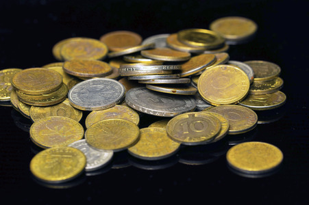 Symbolfoto D-Mark- und Pfennig Münzen