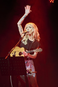 Konzert von Sarah Lesch in Langenthal