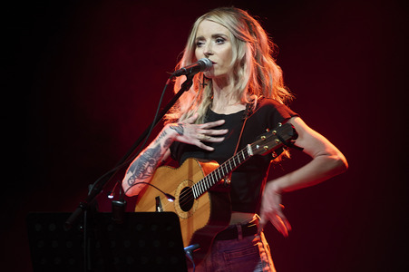 Konzert von Sarah Lesch in Langenthal