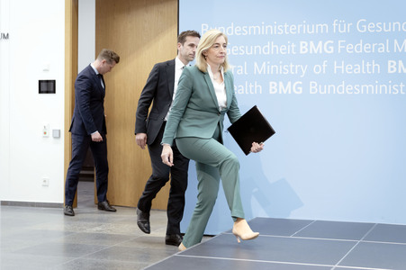 Pressekonferenz mit Nina Warken in Berlin