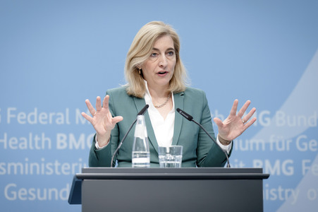 Pressekonferenz mit Nina Warken in Berlin