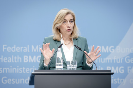 Pressekonferenz mit Nina Warken in Berlin