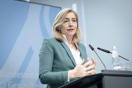Pressekonferenz mit Nina Warken in Berlin