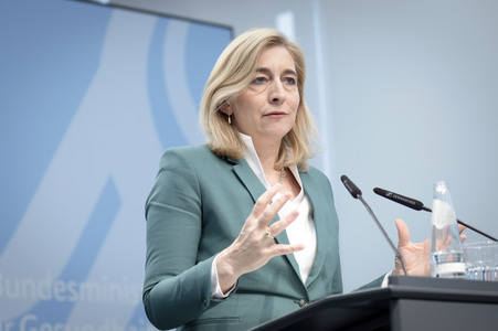 Pressekonferenz mit Nina Warken in Berlin