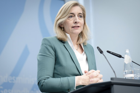 Pressekonferenz mit Nina Warken in Berlin