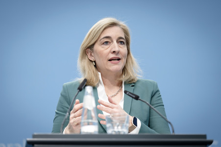 Pressekonferenz mit Nina Warken in Berlin