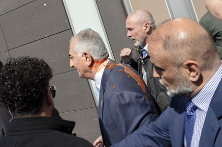 Attacke auf Schah-Sohn Reza Pahlavi in Berlin