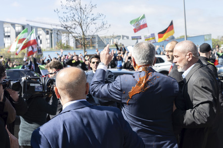 Attacke auf Schah-Sohn Reza Pahlavi in Berlin