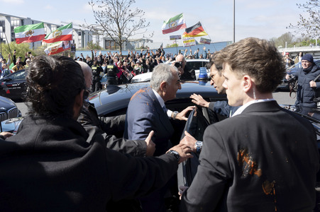 Attacke auf Schah-Sohn Reza Pahlavi in Berlin