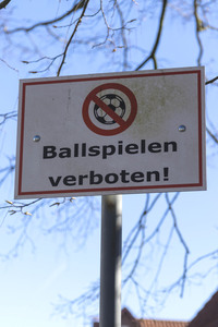 Symbolfoto 'Ballspielen verboten!'