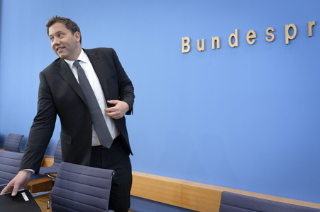 Bundespressekonferenz 'Regierungsentwurf zu den Haushaltseckwerten 2027 und dem Finanzplan 2028-2030' in Berlin