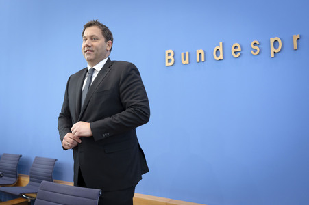 Bundespressekonferenz 'Regierungsentwurf zu den Haushaltseckwerten 2027 und dem Finanzplan 2028-2030' in Berlin