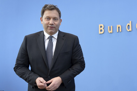 Bundespressekonferenz 'Regierungsentwurf zu den Haushaltseckwerten 2027 und dem Finanzplan 2028-2030' in Berlin
