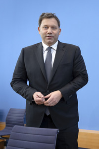 Bundespressekonferenz 'Regierungsentwurf zu den Haushaltseckwerten 2027 und dem Finanzplan 2028-2030' in Berlin