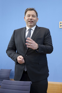Bundespressekonferenz 'Regierungsentwurf zu den Haushaltseckwerten 2027 und dem Finanzplan 2028-2030' in Berlin