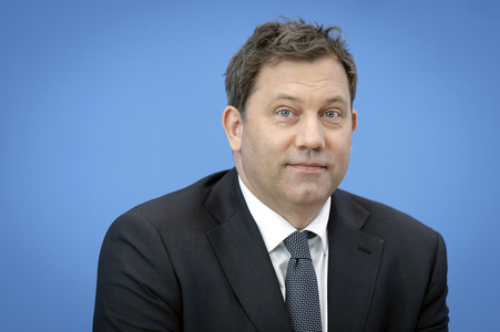 Bundespressekonferenz 'Regierungsentwurf zu den Haushaltseckwerten 2027 und dem Finanzplan 2028-2030' in Berlin