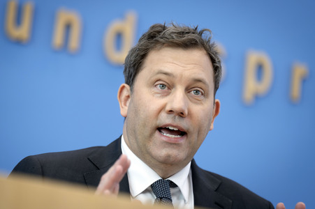 Bundespressekonferenz 'Regierungsentwurf zu den Haushaltseckwerten 2027 und dem Finanzplan 2028-2030' in Berlin