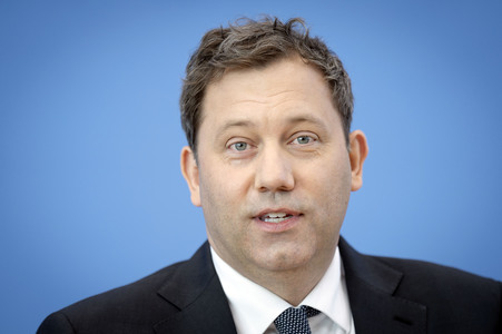 Bundespressekonferenz 'Regierungsentwurf zu den Haushaltseckwerten 2027 und dem Finanzplan 2028-2030' in Berlin