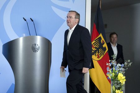 Pressestatement von Boris Pistorius, Lars Klingbeil und Katherina Reiche in Berlin