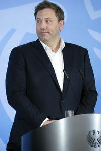 Pressestatement von Boris Pistorius, Lars Klingbeil und Katherina Reiche in Berlin