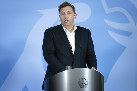 Pressestatement von Boris Pistorius, Lars Klingbeil und Katherina Reiche in Berlin