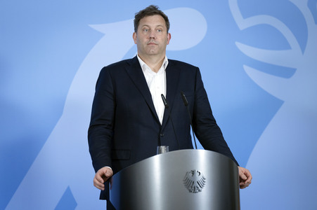 Pressestatement von Boris Pistorius, Lars Klingbeil und Katherina Reiche in Berlin