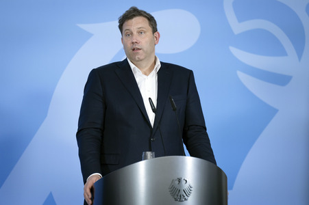 Pressestatement von Boris Pistorius, Lars Klingbeil und Katherina Reiche in Berlin