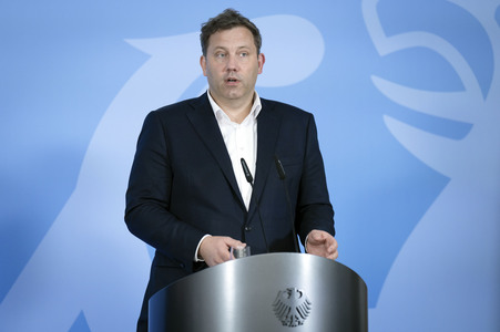 Pressestatement von Boris Pistorius, Lars Klingbeil und Katherina Reiche in Berlin