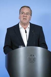 Pressestatement von Boris Pistorius, Lars Klingbeil und Katherina Reiche in Berlin