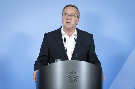 Pressestatement von Boris Pistorius, Lars Klingbeil und Katherina Reiche in Berlin