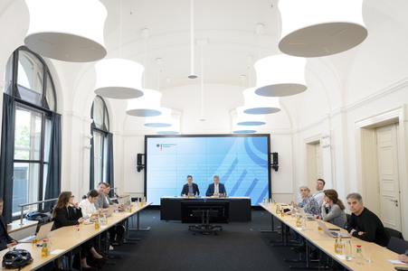 Pressegespräch mit Patrick Schnieder in Berlin