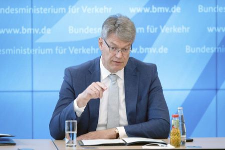 Pressegespräch mit Patrick Schnieder in Berlin